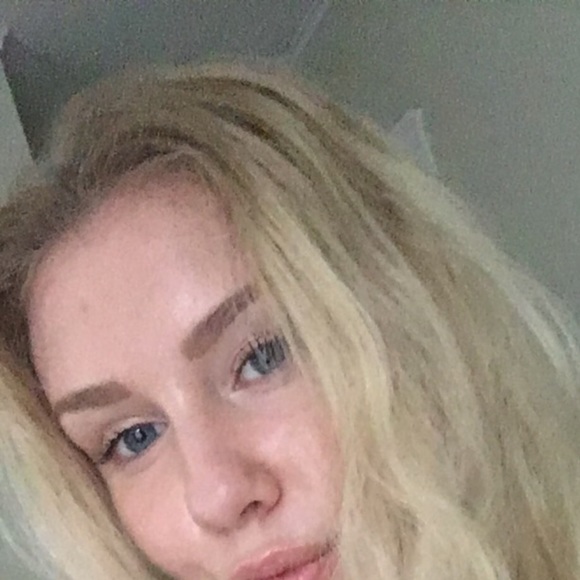 Meet your Posher, Zoe - Picture 2 of 2